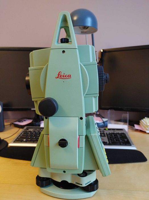 Tachimetr bezlustrowy Leica TCR 803 Power R400