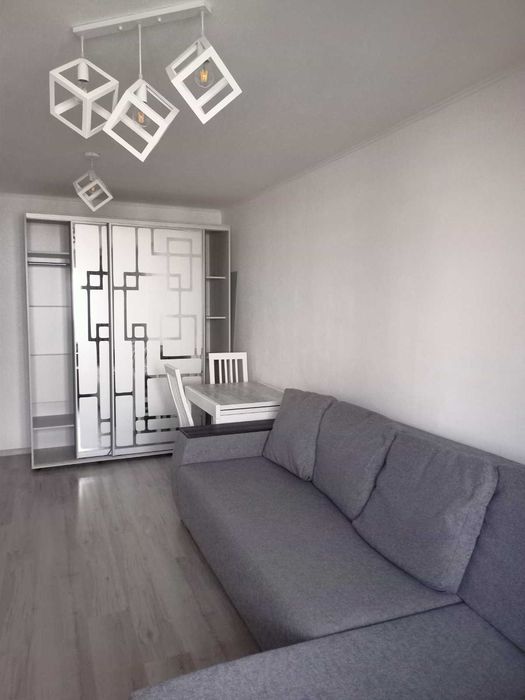 Продам 2-х к. квартиру на Гимназийной набережной. Метро Гагарина