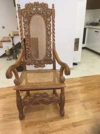 Krzesło drewniane bogato zdobione