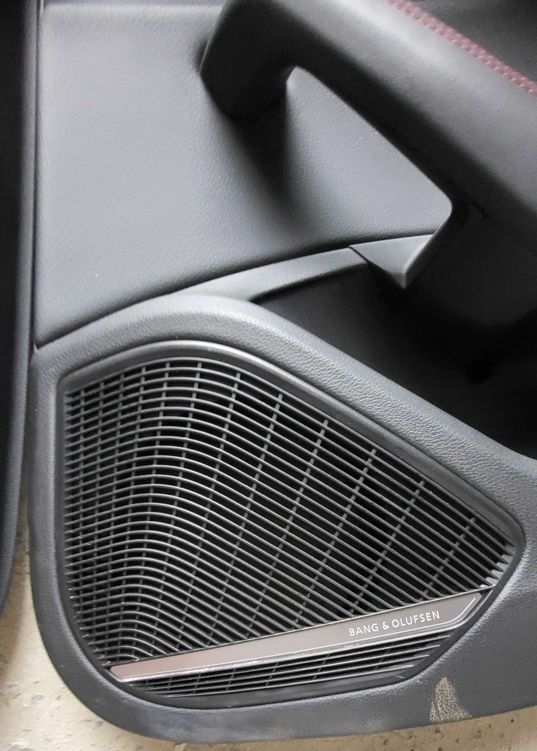 Розборка  Audi A4 B9 карти дверні Audi A4 B9 Bang & Olufsen дорест