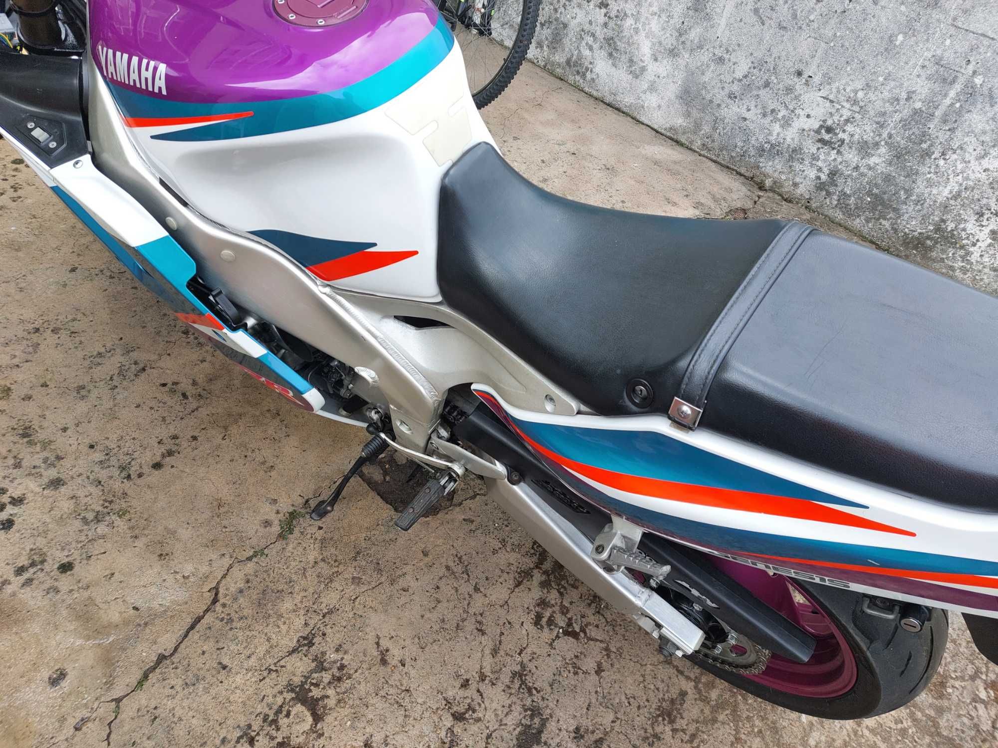 Clássica  .yamaha  fzr .mota de pista