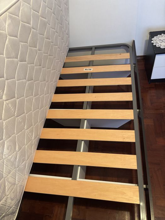 Cama de solteiro como nova