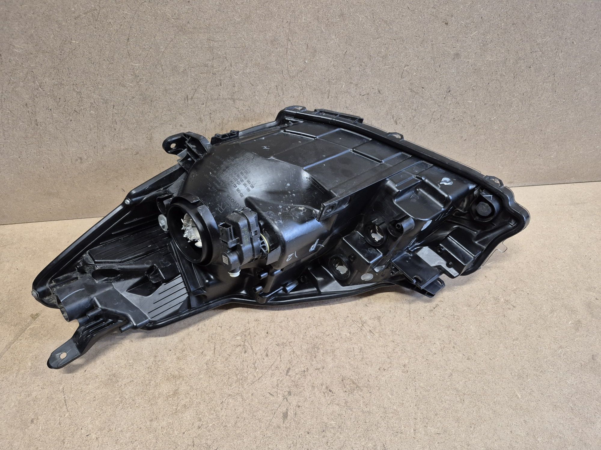 Lampa reflektor toyota Yaris 3 prawy europa