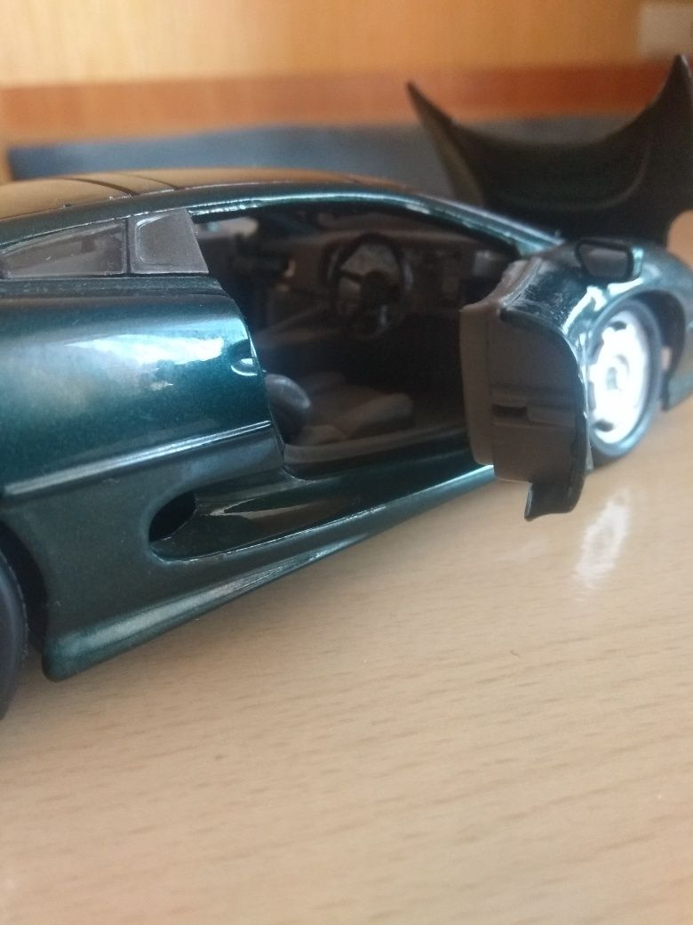 Модель Ягуар Jaguar XJ220 1:24 Maisto