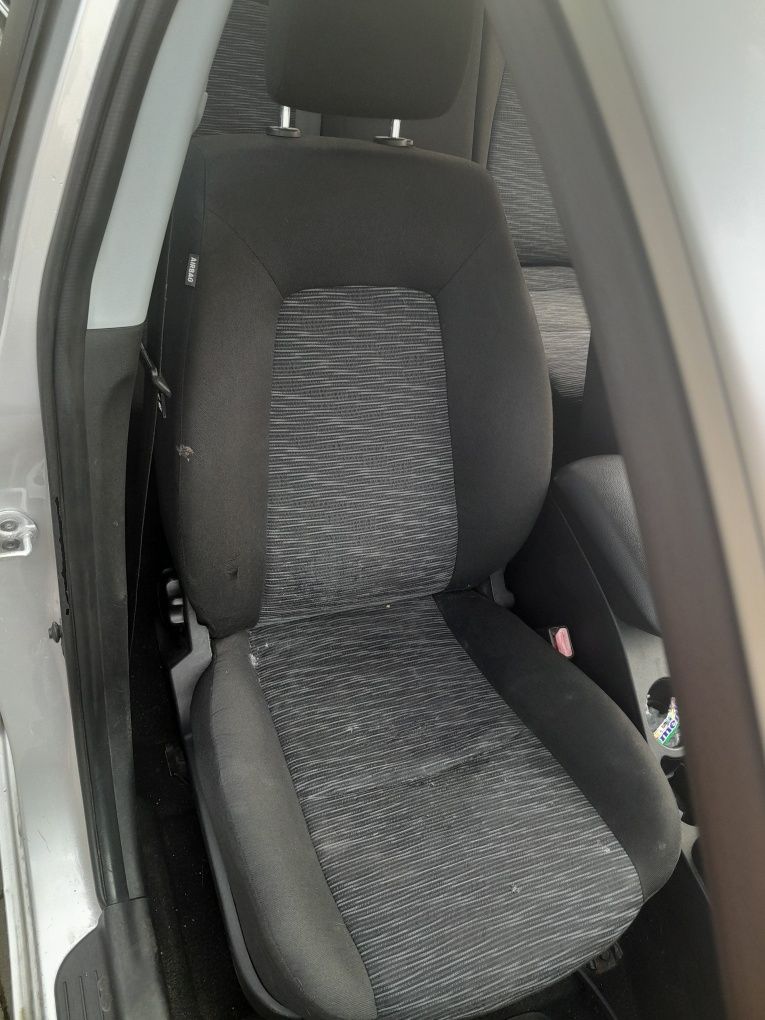 Siedzenia przednie, kanapa tył Kia Ceed kombi 2007r