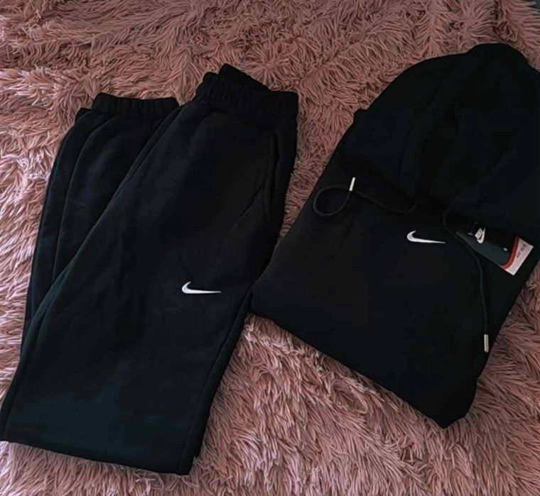 Nowe komplety damskie Nike S-XL
