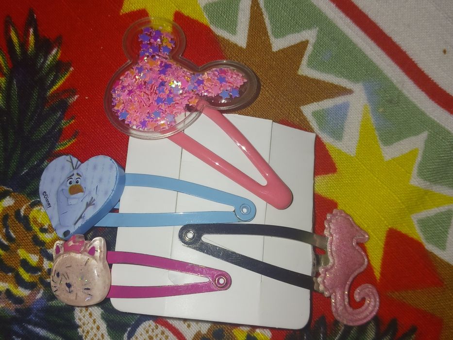 Zestaw spineczek dla dziewczynki.