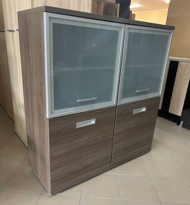 Wysoka komoda brązowa