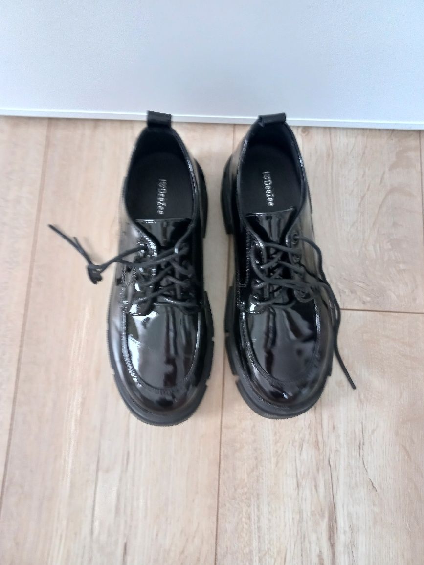 Buty mokasyny lakierowane