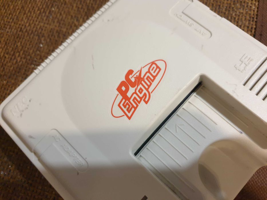 Ігрова консоль PC Engine білий колір під відновлення