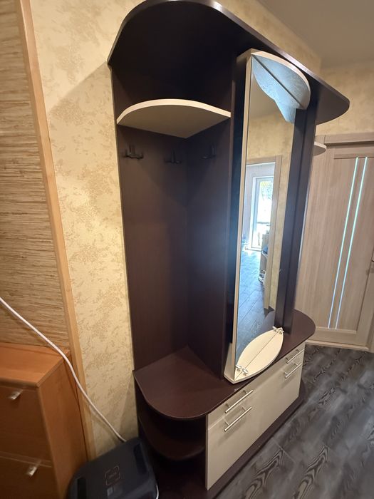 Шафа для верхнього одягу