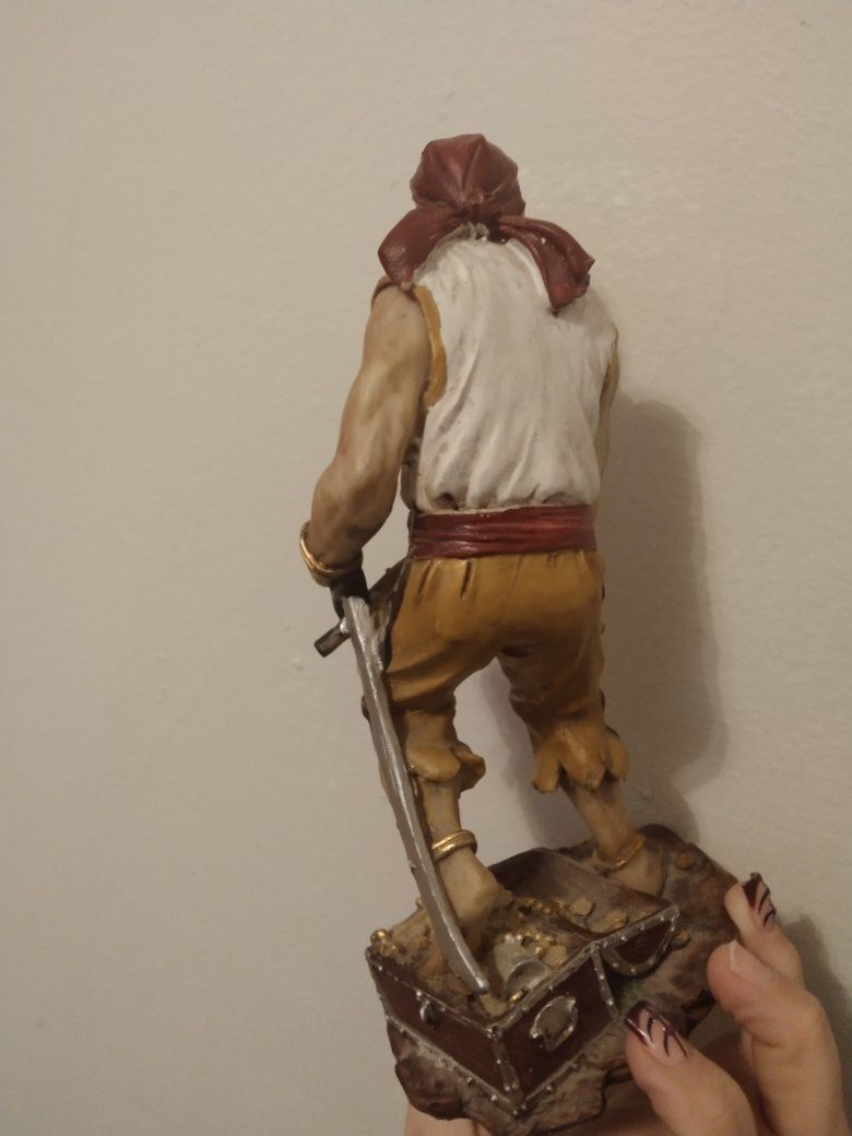 Figurka pirata ..