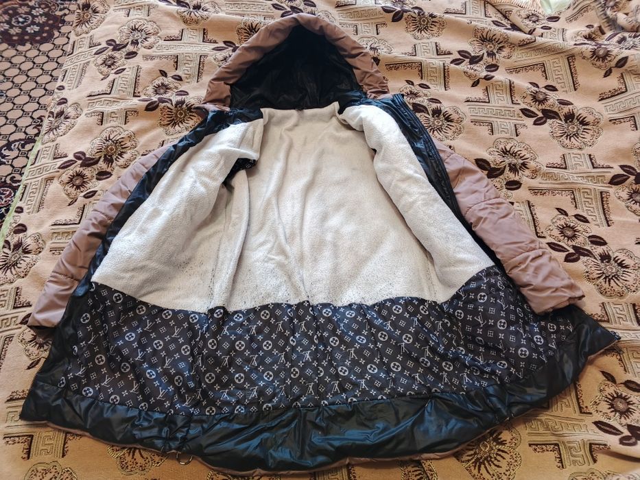 Пальто зимове на дівчинку 10-12 років