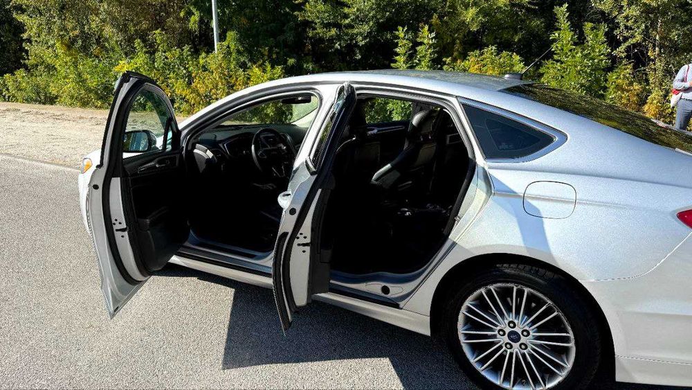 Ford Fusion Hybrid SE 2014 — економний і комфортний гібрид