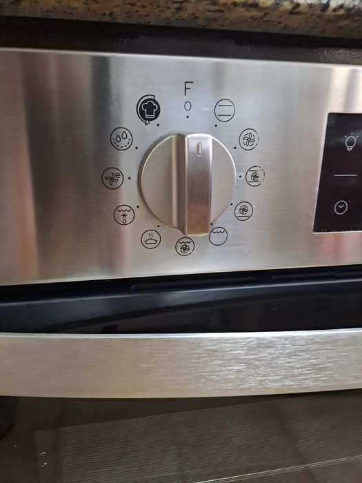 Forno Indesit 300°C 2900 watts