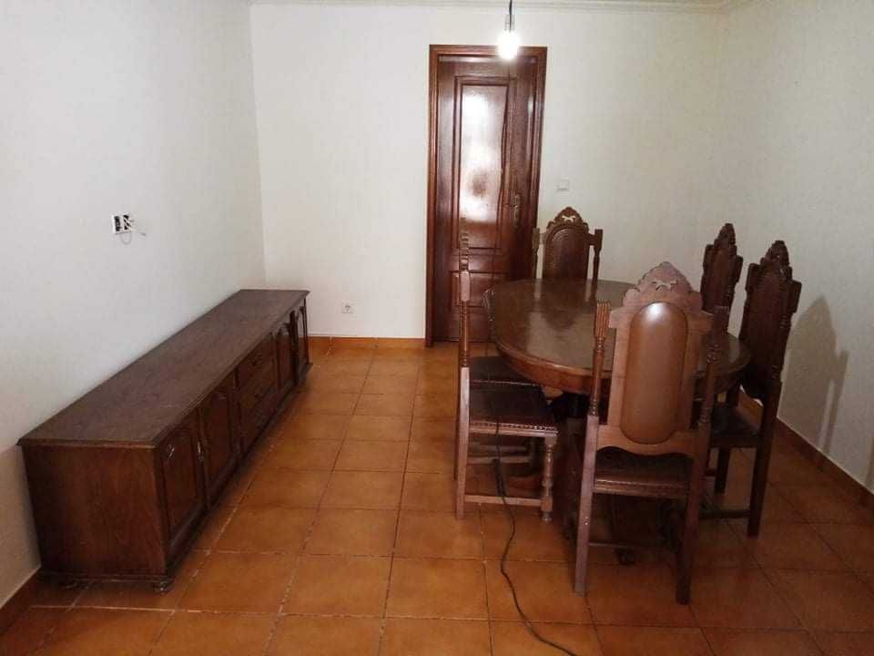Vende-se mobilia completa de sala de jantar