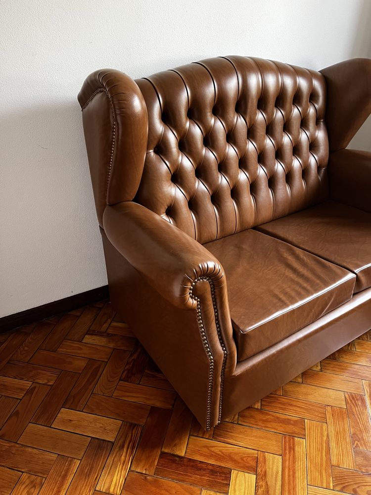 Sofá-cama Chesterfield em pele genuína 2 lugares em tom castanho