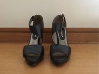Sapatos salto alto senhora