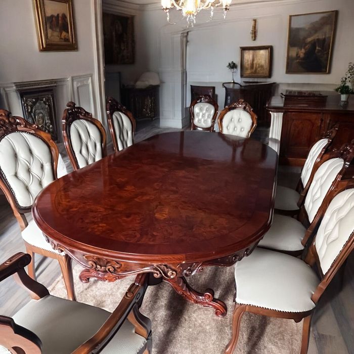 Piękny włoski stół i 8 krzeseł w skórze ecru nowy materiał