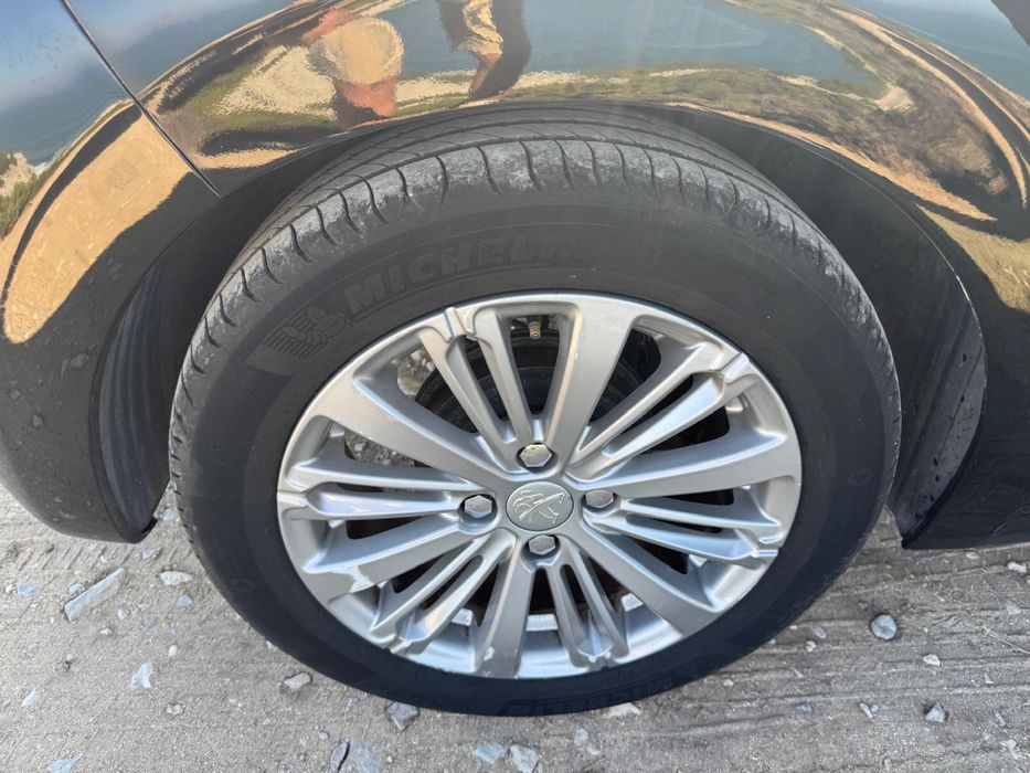 Peugeot 208 1.2 PureTech Style OPORTUNIDADE UNICA - URGENTE