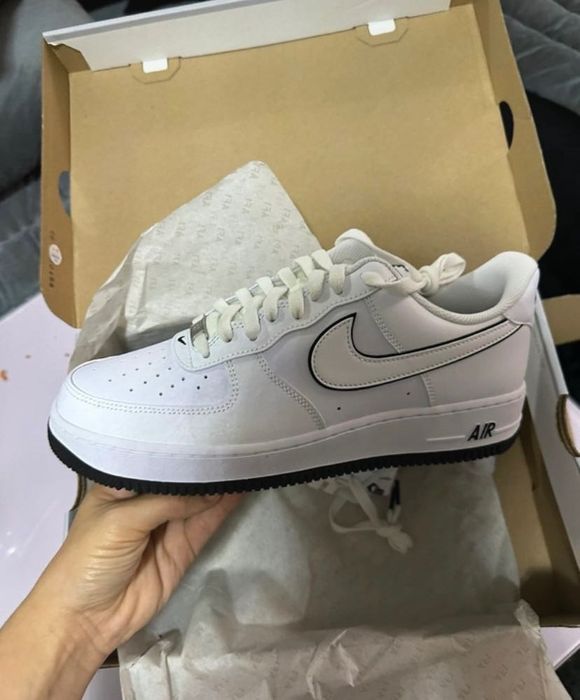 Air Force 1 Brancos com Tons Pretos
