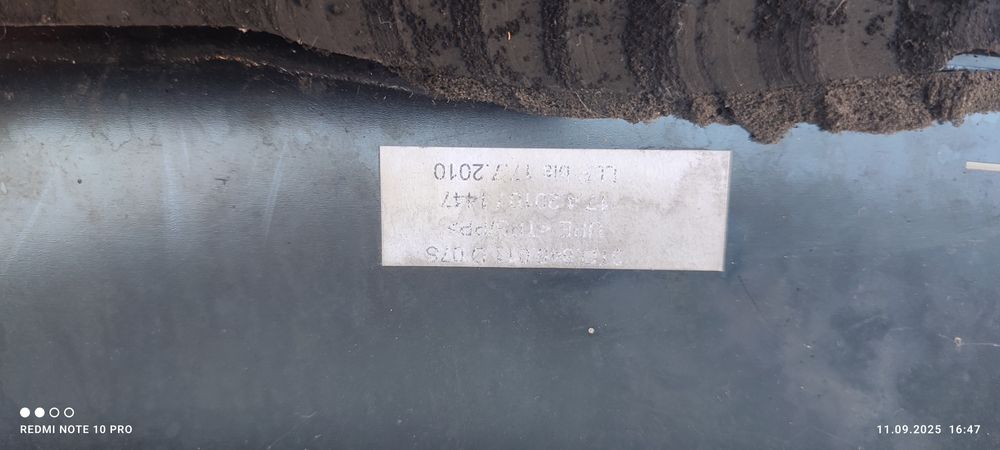 Продам лобовое стекло, оригинал.