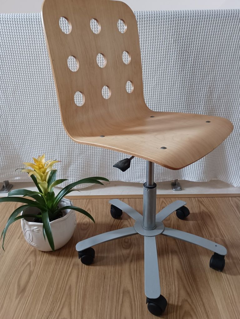 Cadeira Ikea em madeira