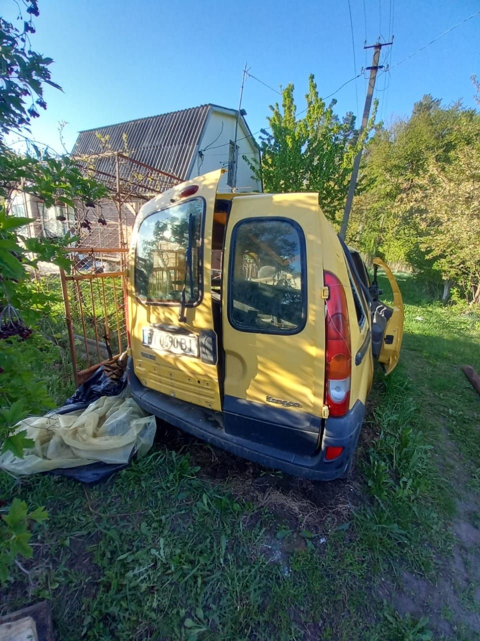 Renault Kengo після ДТП