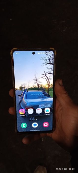 Обменяю два телефона самсунг и сяоми