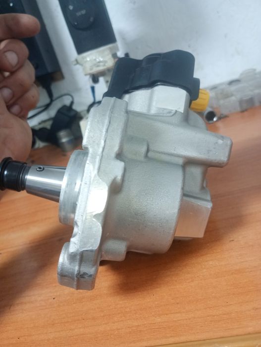 28470303 Провірений і перебраний насос тнвд шкода 1.6 2.0 04B130755F