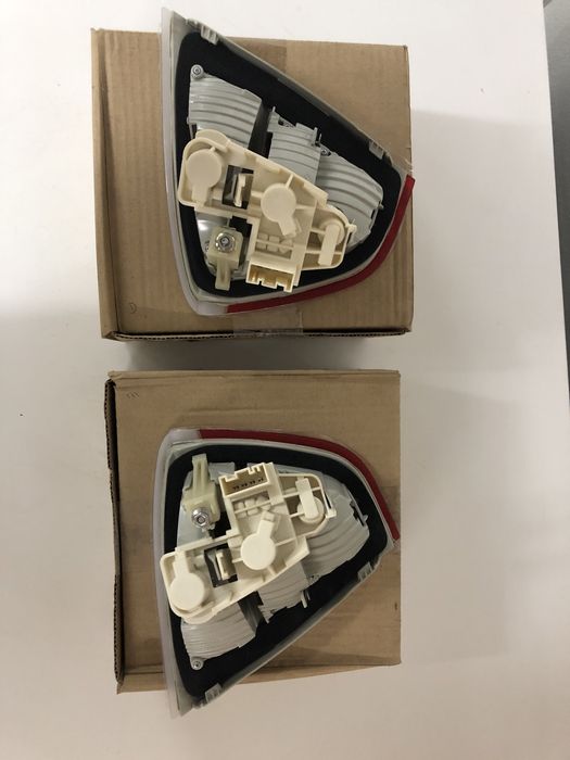 Farolins tampa mala BMW Serie 3 E90 - Originais novos