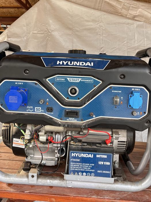 Генератор HYUNDAI б/у