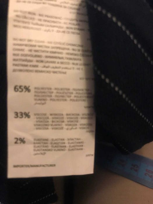 Чорна стильна плісирована міні-спідниця  у білу тонку смужку