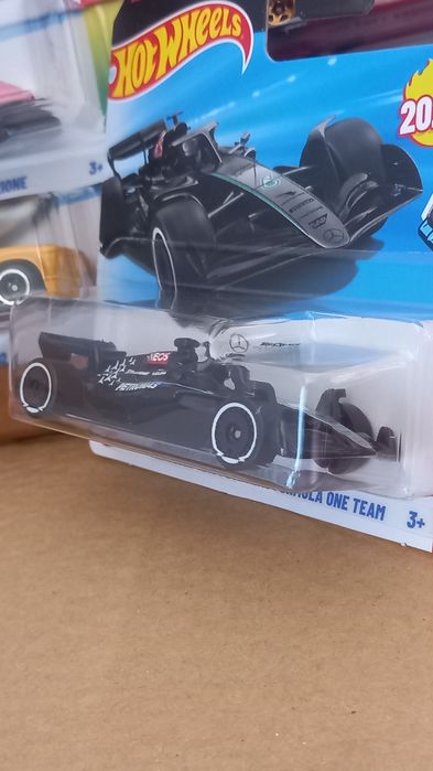 Mercedes-amg Petronas Formula one team hot wheels