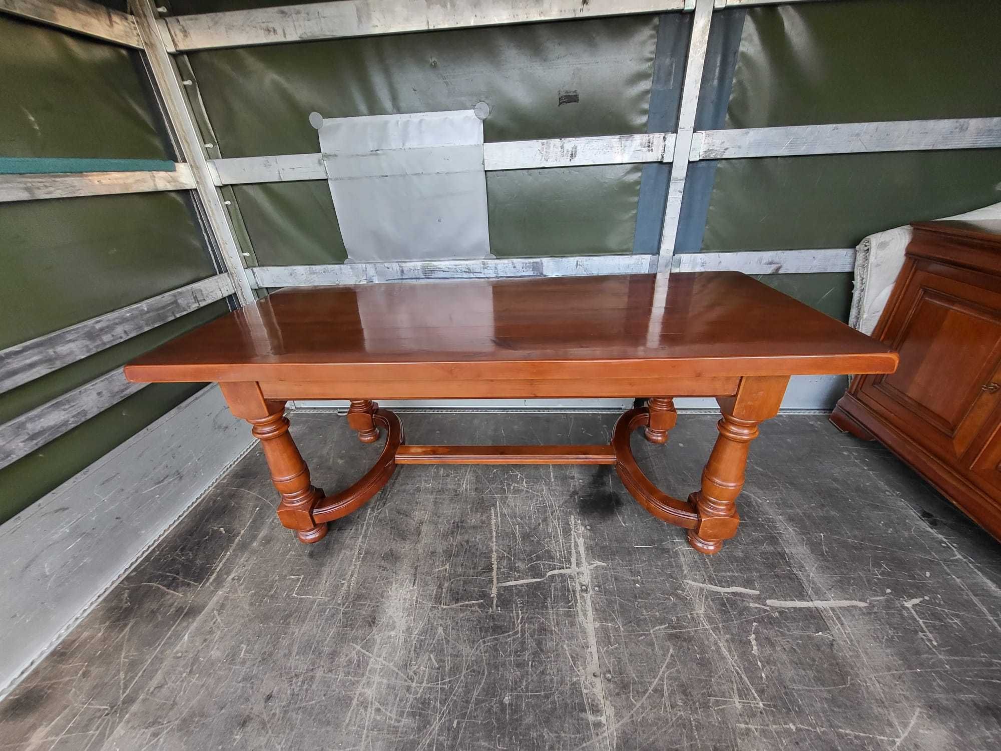 Stół drewniany uzywany