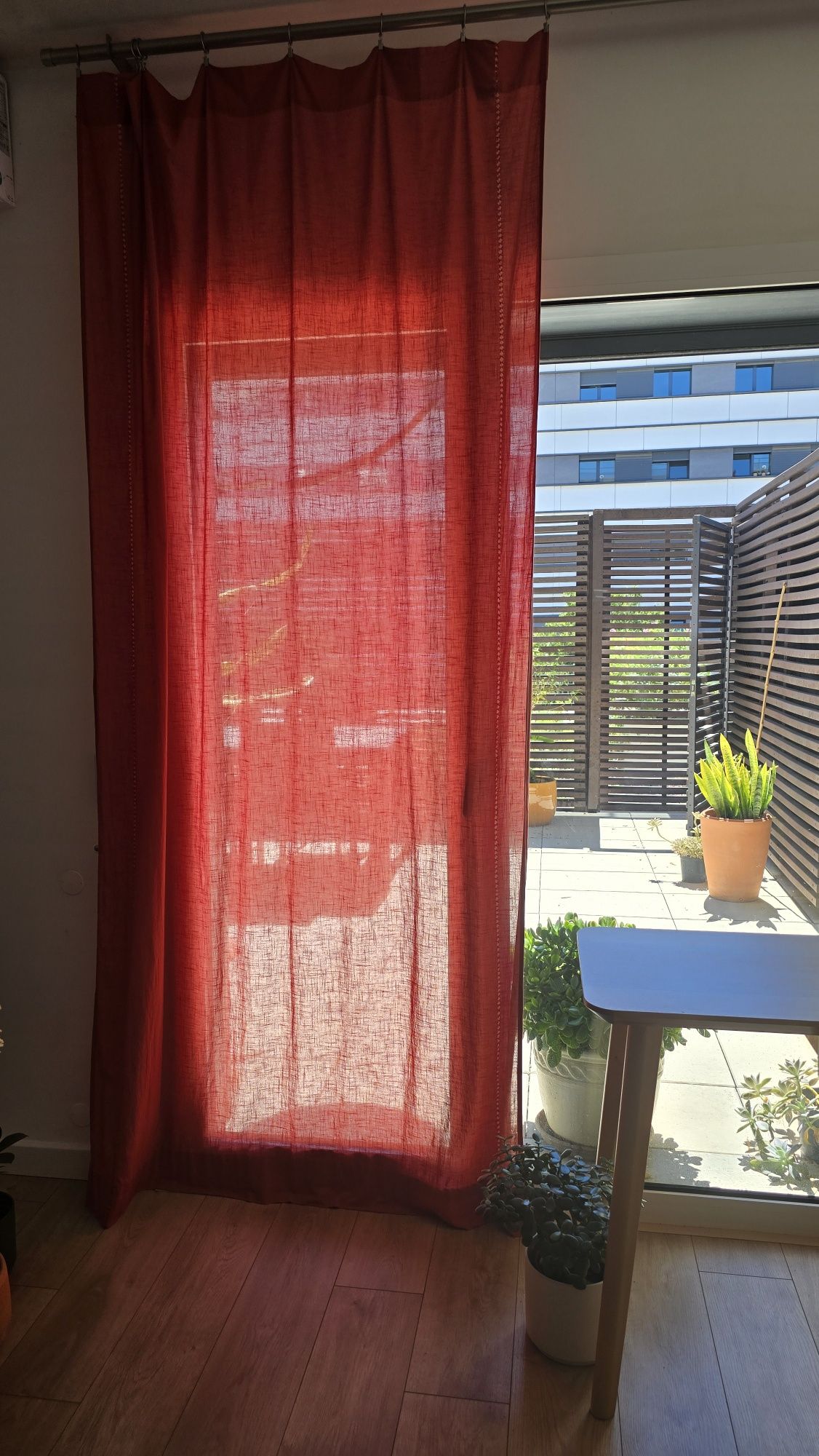 2 cortinados laranja de linho