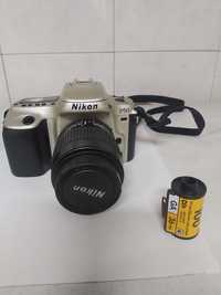 Máquina fotográfica NIKON