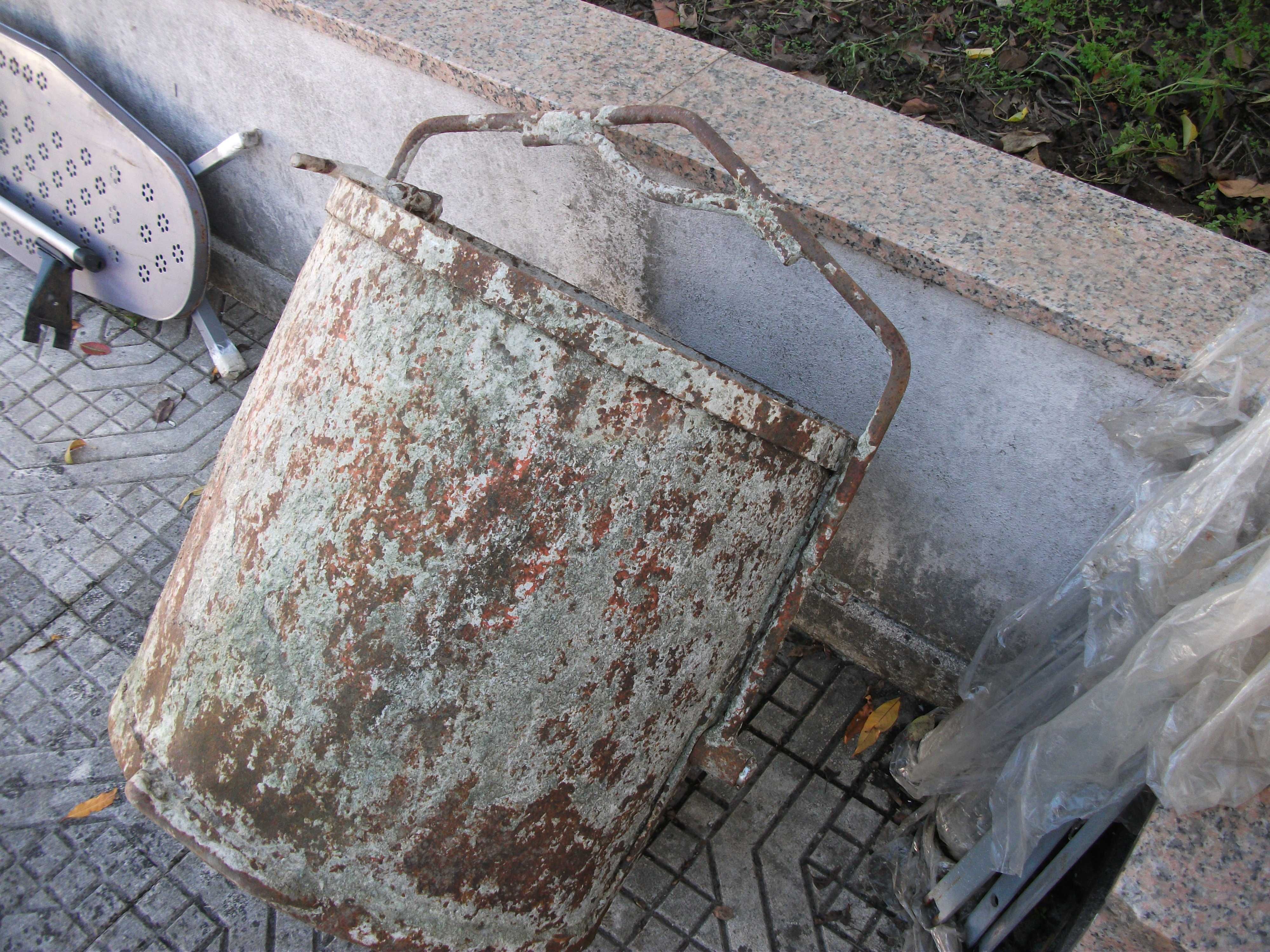 Balde para grueta para carrear betão em obras