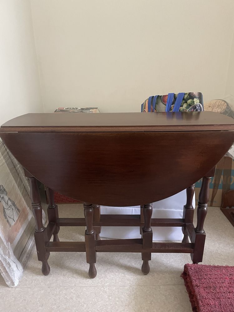Mesa de abas antiga e em muito bom estado