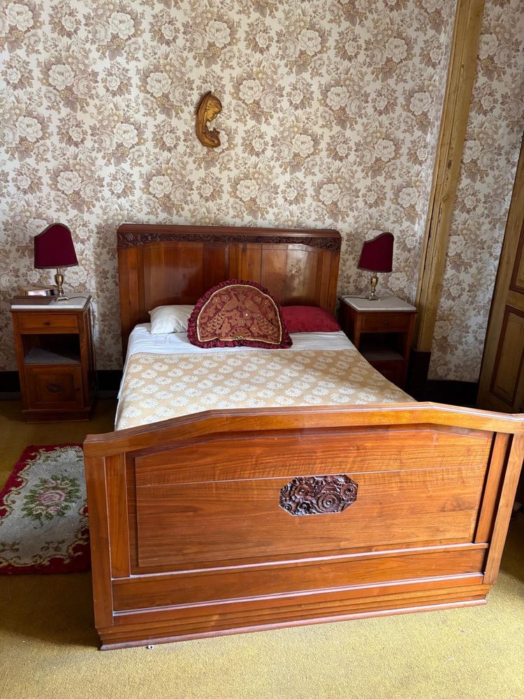 Cama de casal e 2 moveis da cabeceira