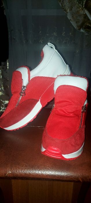 Кросівки на високій підошві