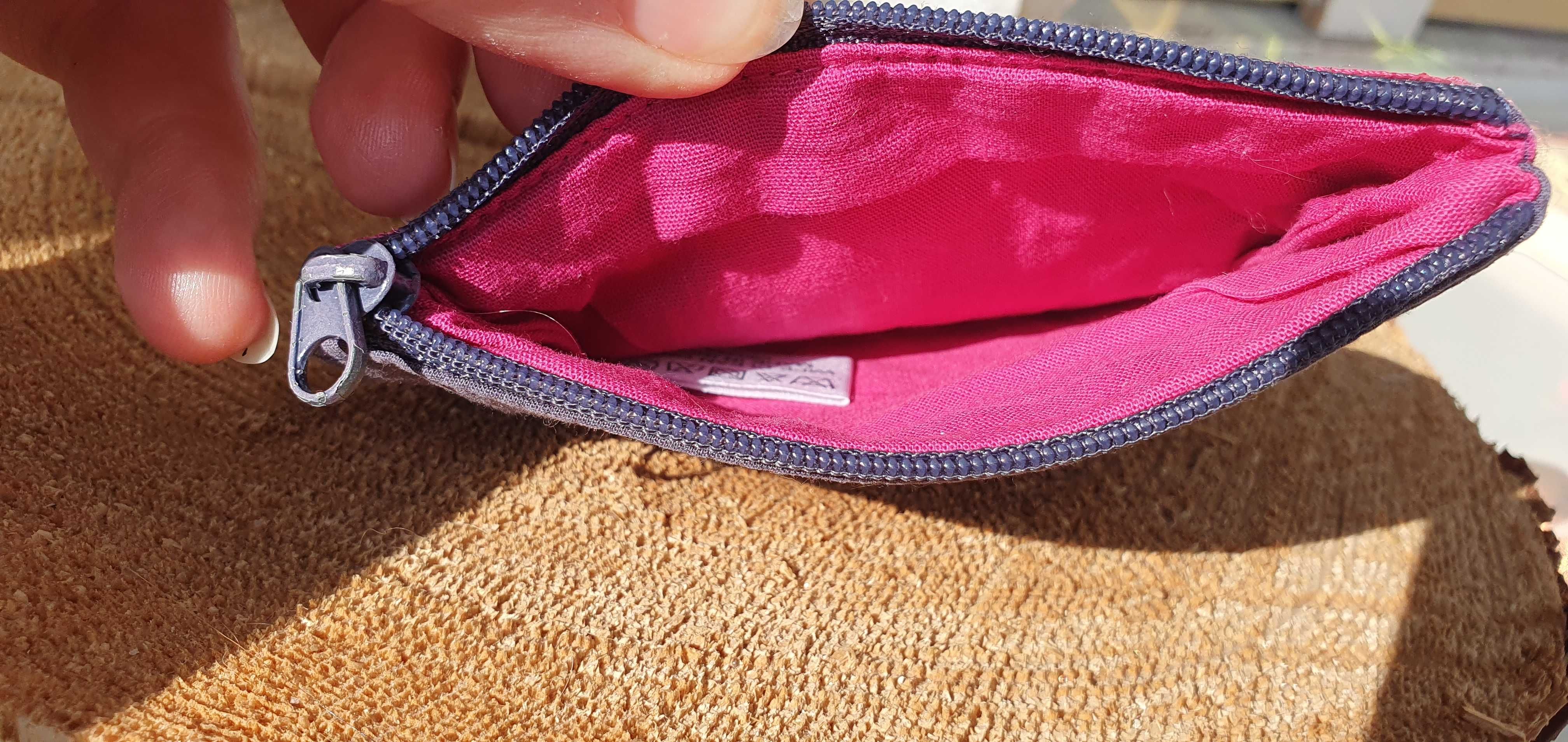 Piękny portfel  portmonetka Accessorize z ręcznie haftowanymi sowami.