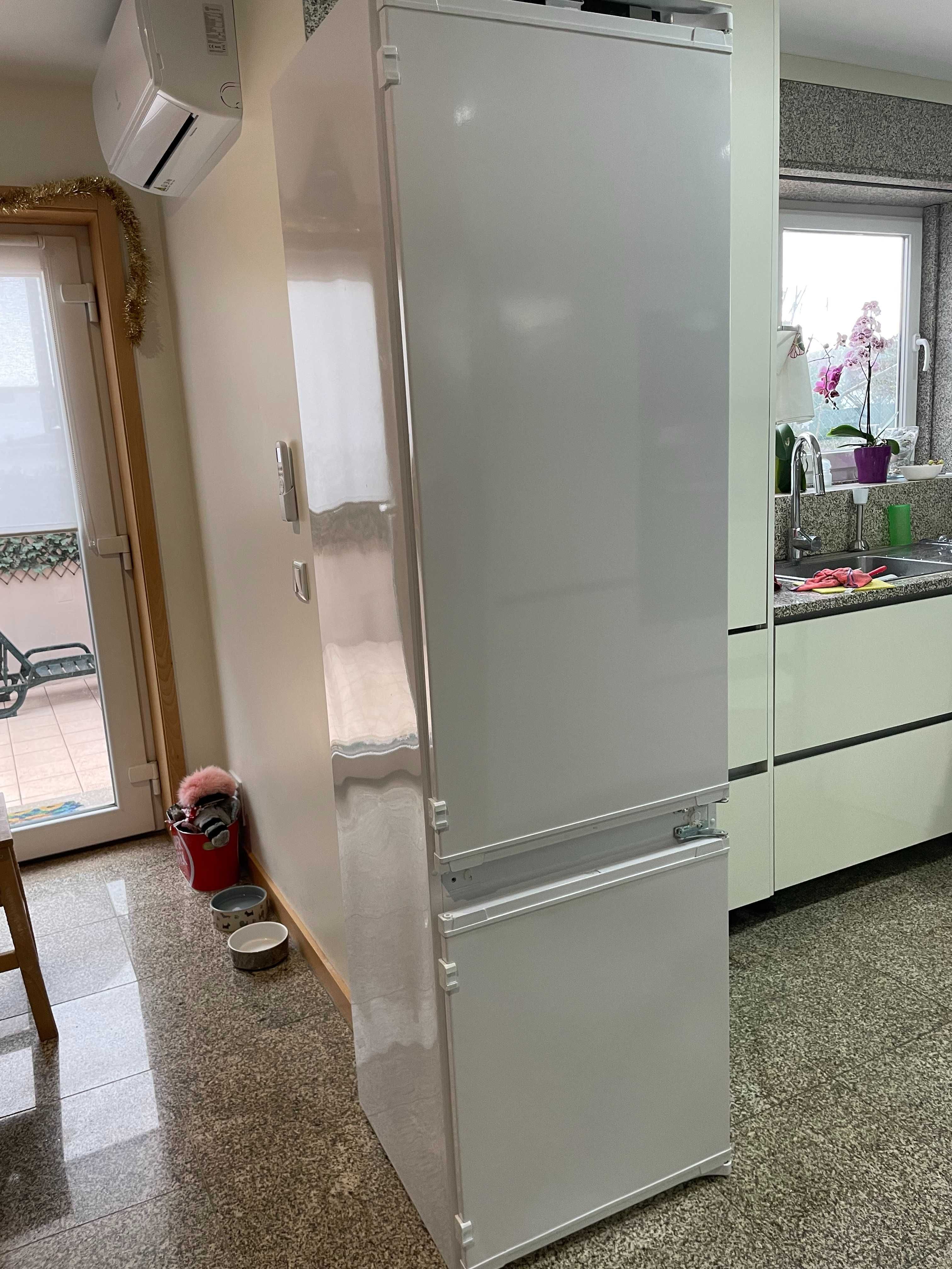 Frigorífico combinado Beko de encastrar, No Frost.