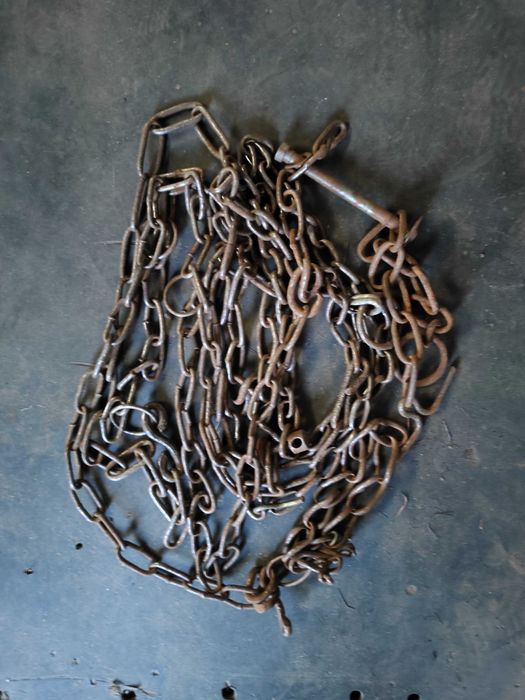 Продам длинную цепь (для животных)