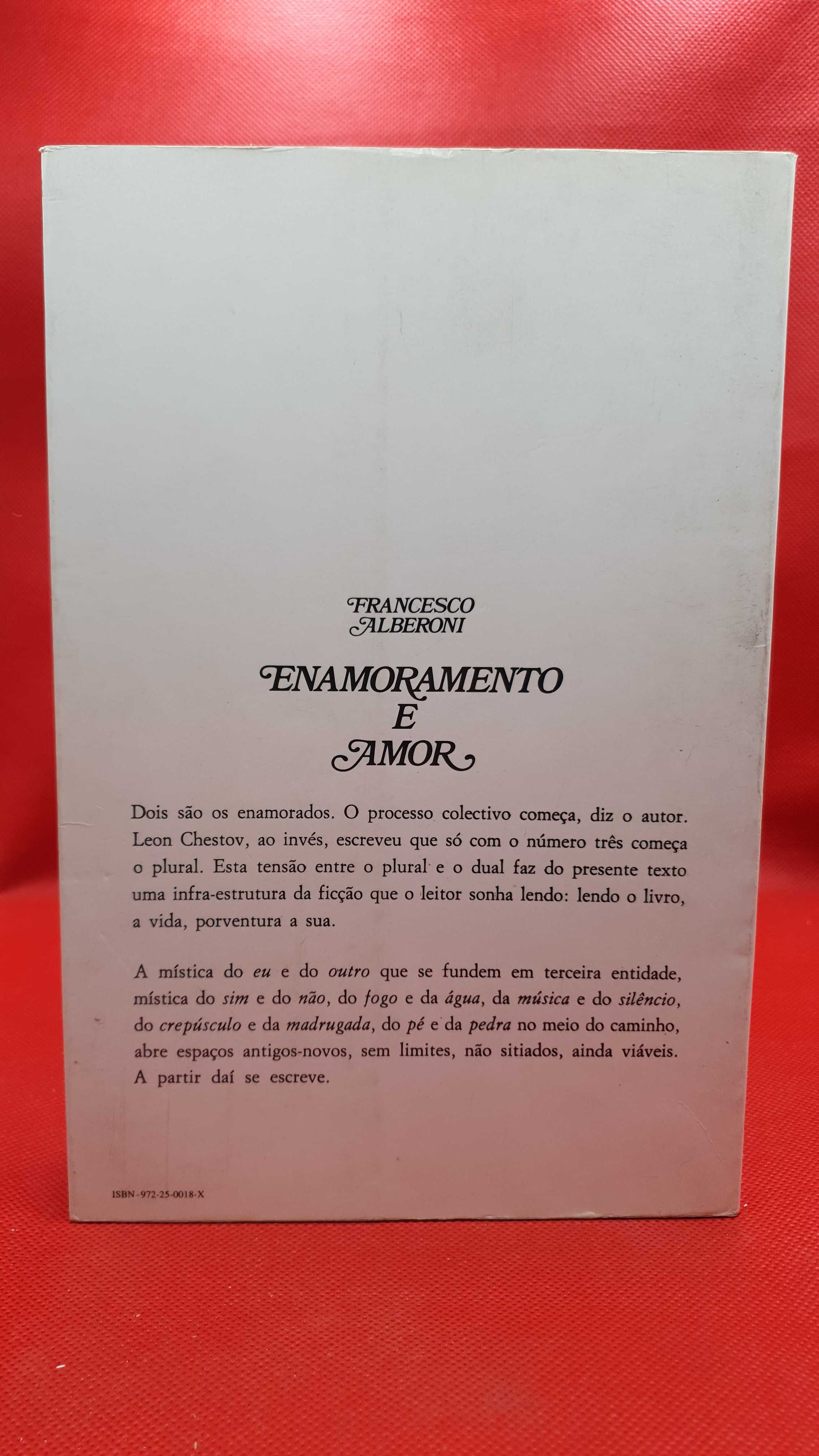 Livro - REF PA4 - Francesco Alberoni - Enamoramento e Amor