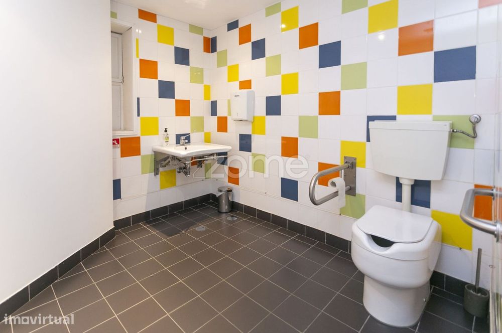 Loja em Oliveira do Douro, Vila Nova de Gaia