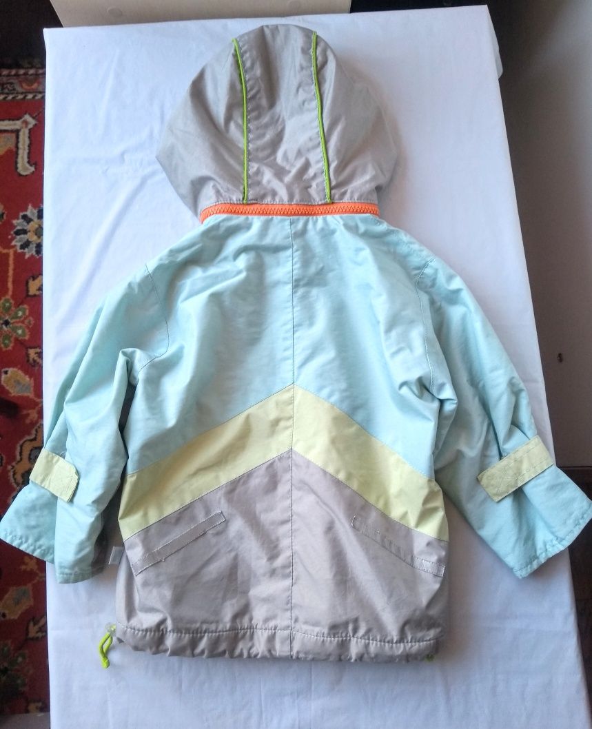 Куртка ветровка на ребёнка 1-1,5 года