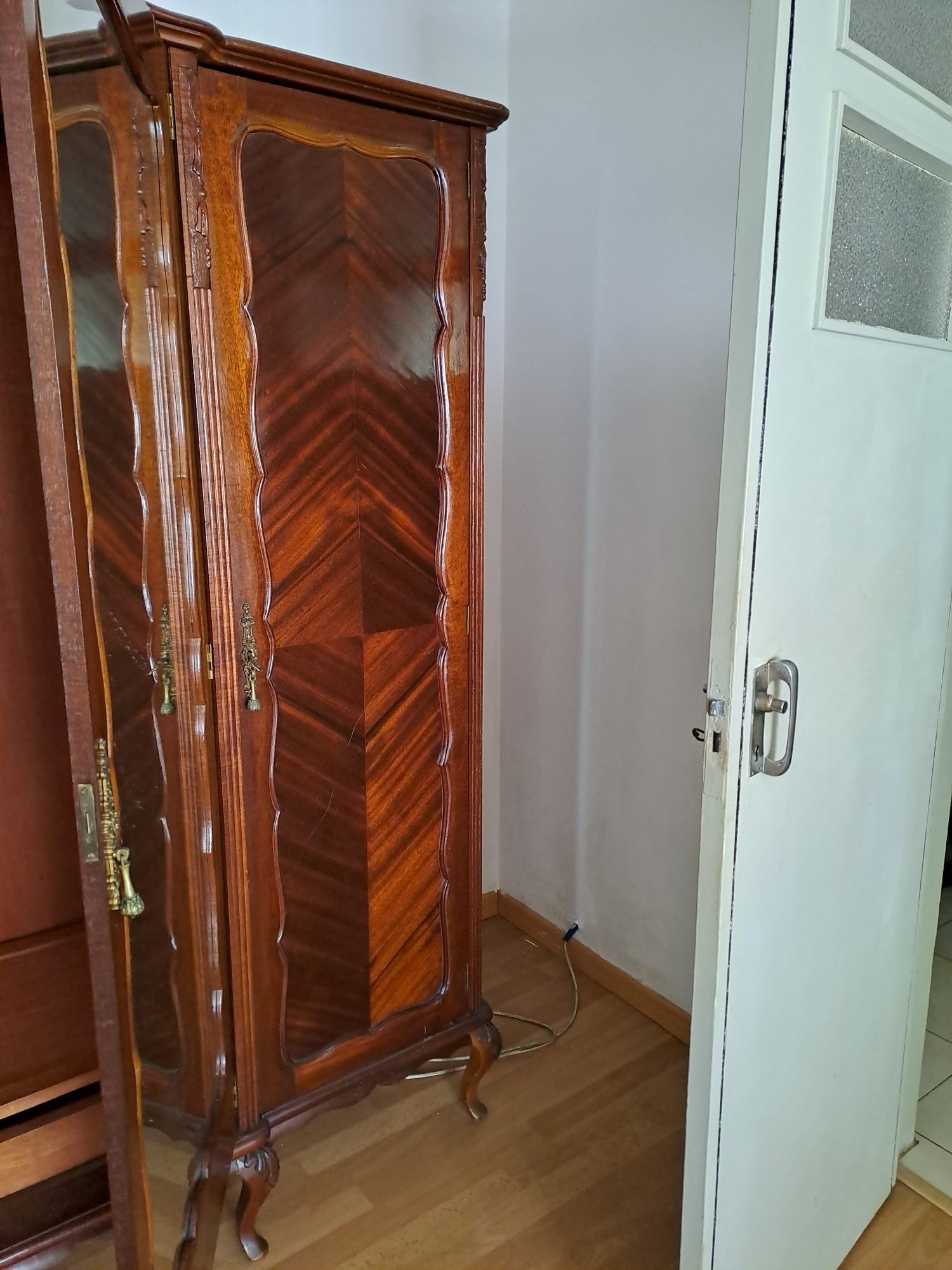 Mobília de quarto. Antiga. SEM CAMA