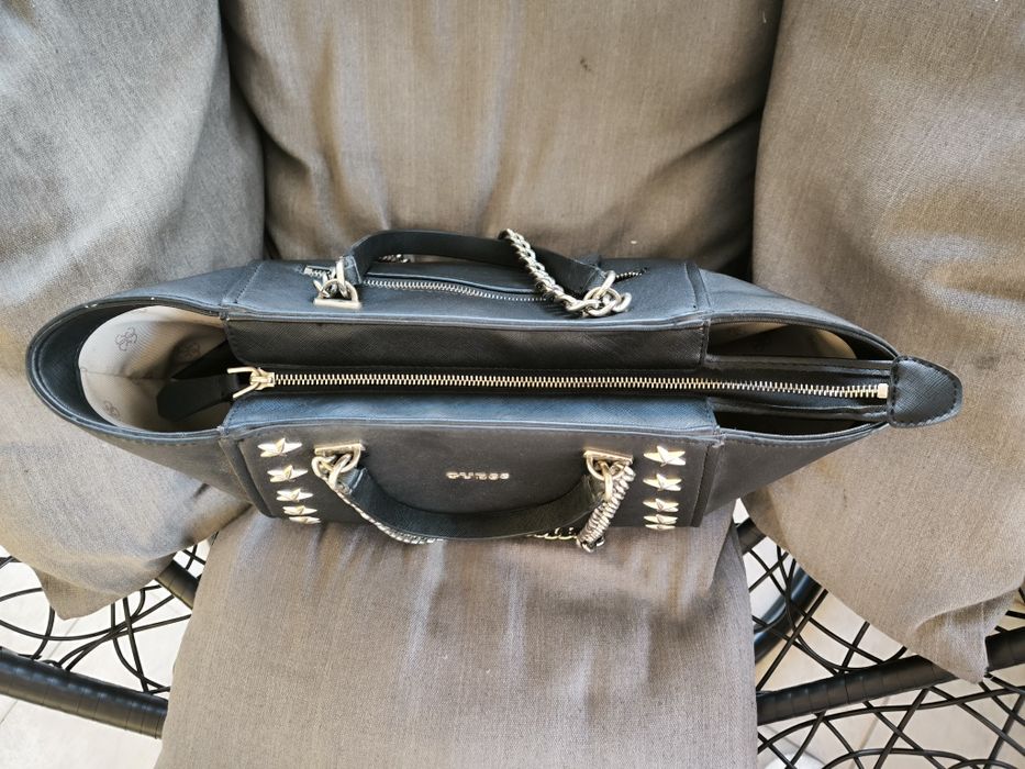 Mala Guess em bom estado