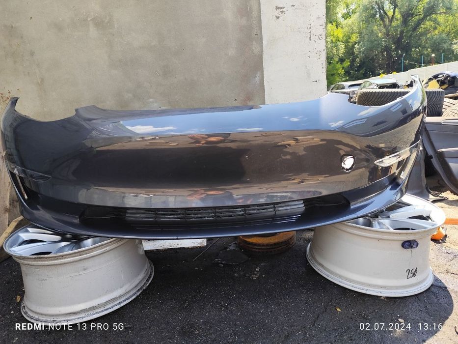 Бампер передній в зборі Tesla model 3 2018-2023 рік